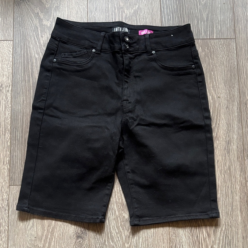 NWTS black faith Jean shorts